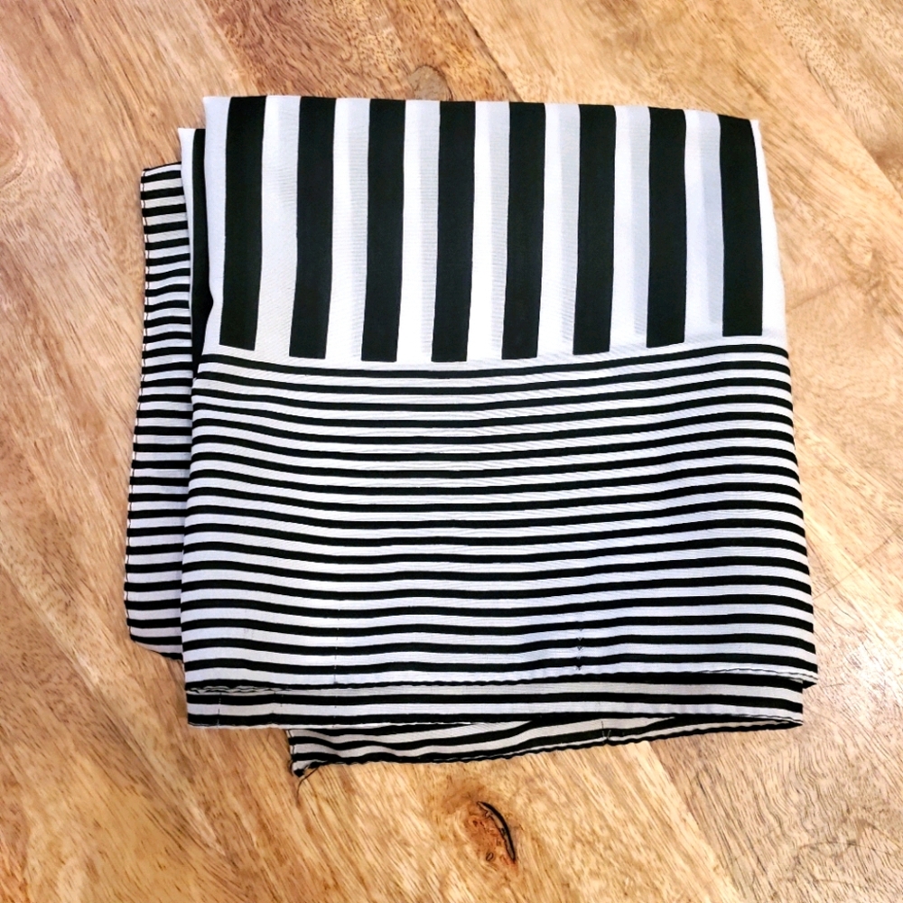 Vintage pinup black and white scarf